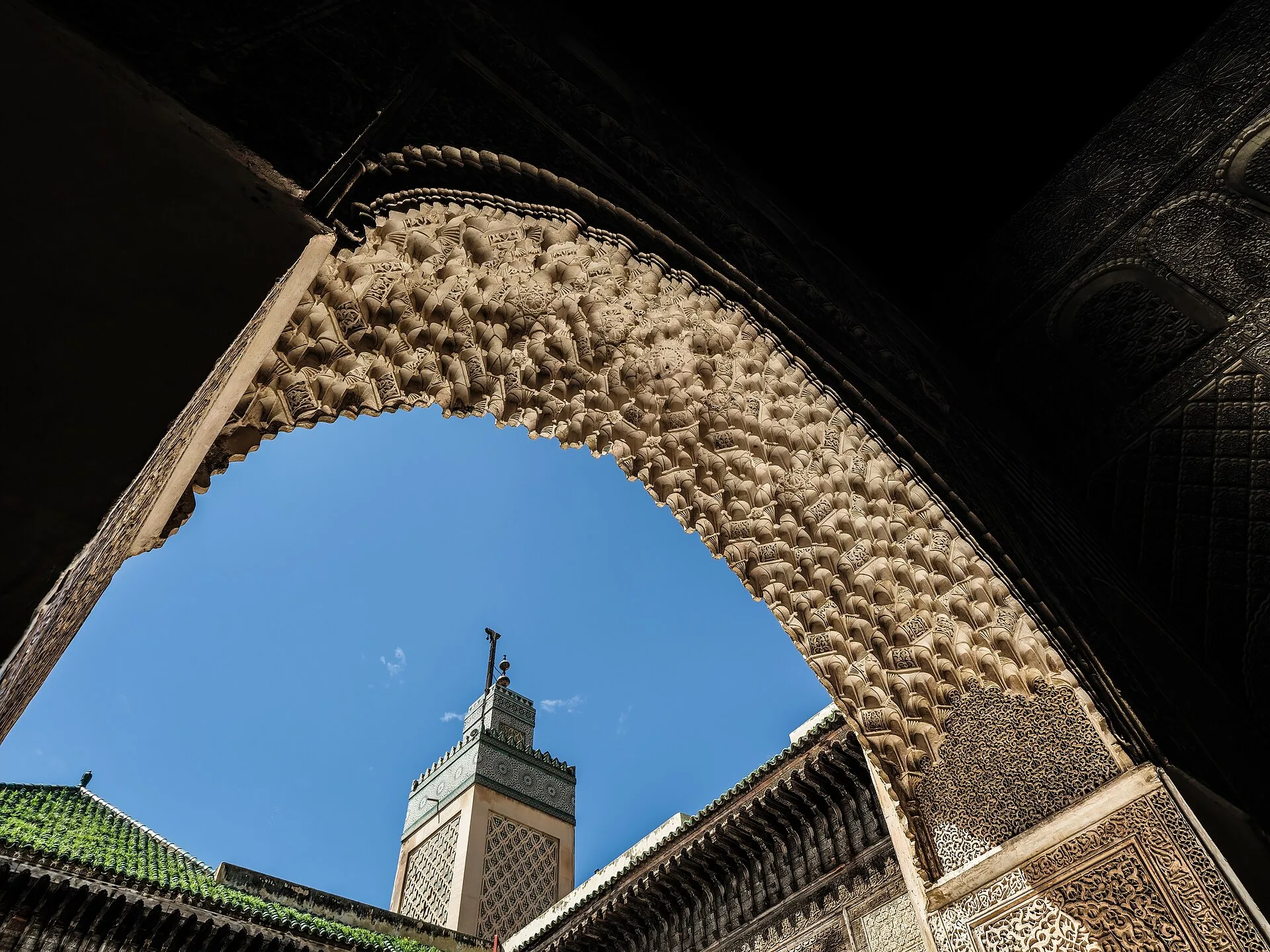 Les médersas et la Qarawiyyin : le patrimoine savant de Fès